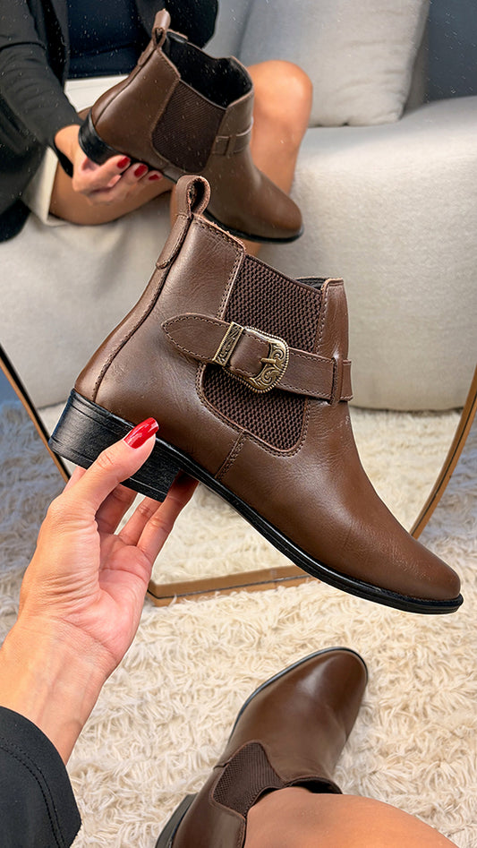 Bota Feminina Chelsea com Fivela em Couro Legítimo Cano Médio