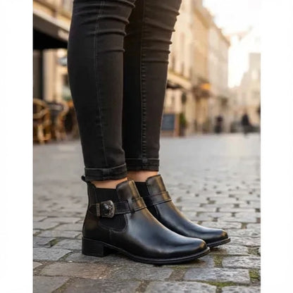 Bota Feminina Chelsea Preta em Couro Legítimo Cano Médio com Fivela
