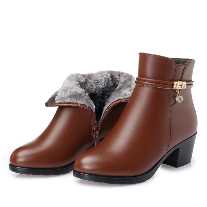 Bota Feminina De Couro Peluciada Vegan Laurem™
