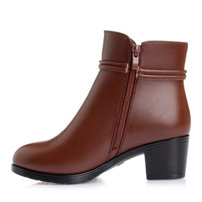 Bota Feminina De Couro Peluciada Vegan Laurem™