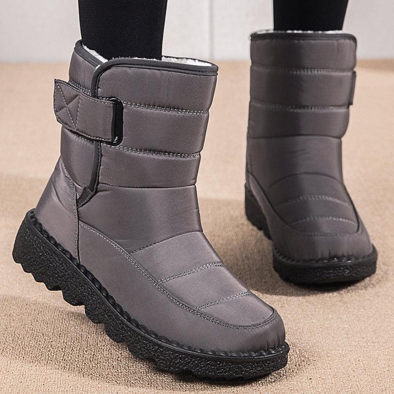 Bota Feminina de Inverno Peluciada Impermeável - Polly